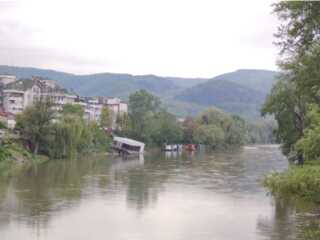 Недвижимость - Квартиры - 3-х комнатная квартира 93 кв.м., с видом на реку