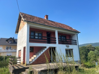 Недвижимость - Дома - Продается двухэтажный дом с большим участком