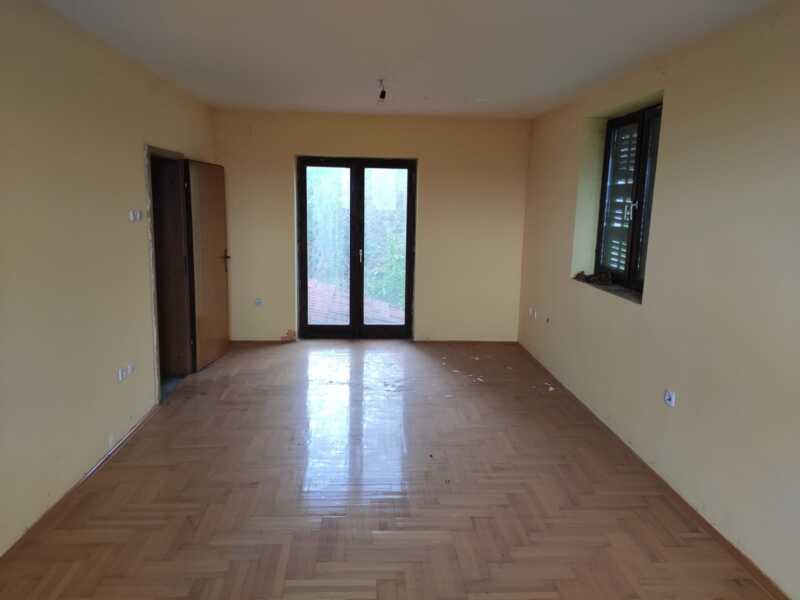 Недвижимость - Дома - Дом 230 кв.м., участок 5 соток. Трстеник