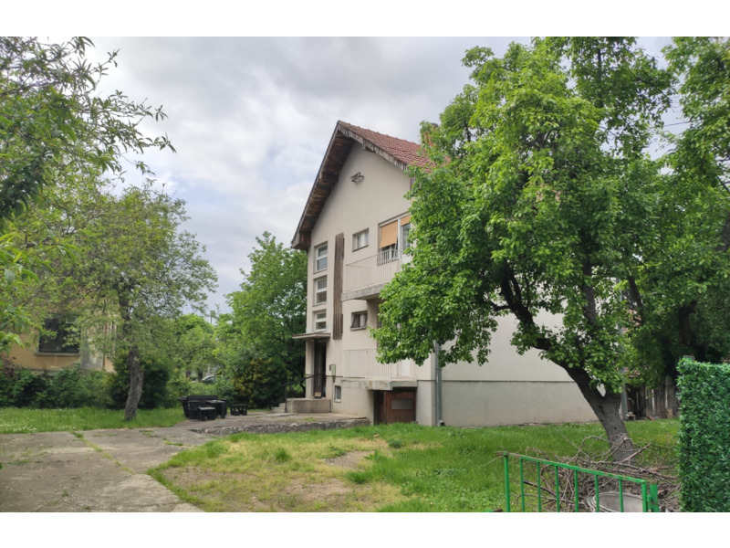 Недвижимость - Дома - Дом 200 кв.м., на участке 5 соток в центре города 