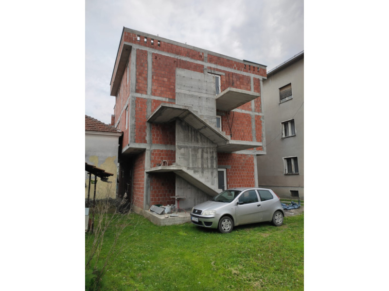 Недвижимость - Квартиры - Квартира 62,5 кв.м., в центре города Трстеник