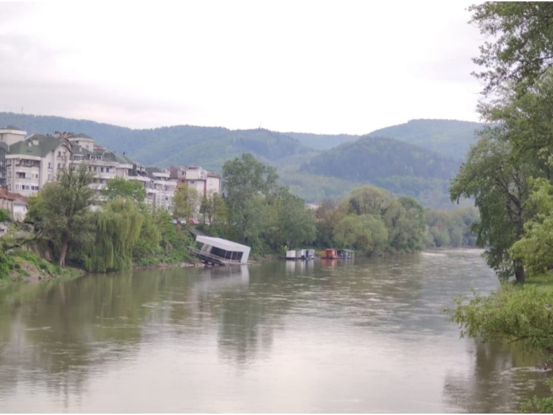 Недвижимость - Квартиры - 3-х комнатная квартира 93 кв.м., с видом на реку