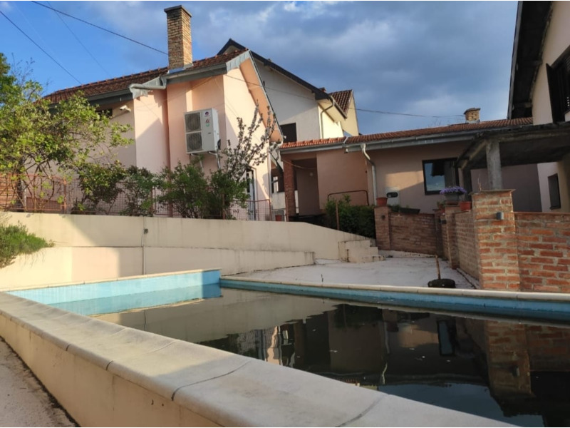 Недвижимость - Дома - Аренда домов с уличным боссейном и сауной