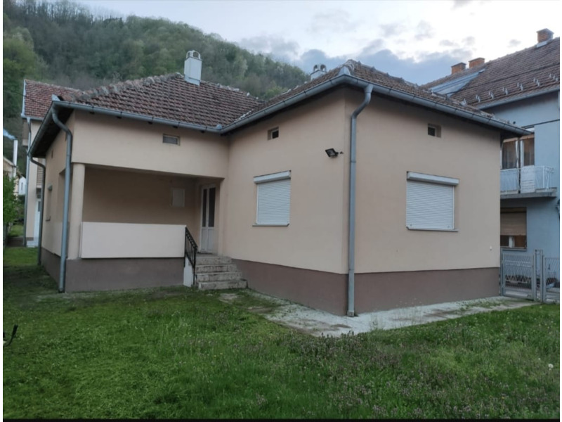 Недвижимость - Дома - Продаëтся дом 100 кв., на участке 2,5 сотки. 