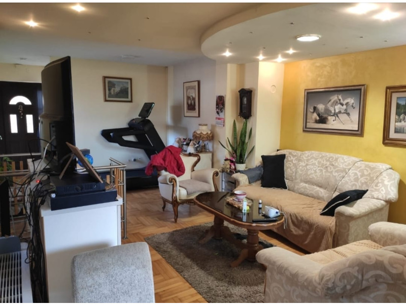 Недвижимость - Дома - Аренда домов с уличным боссейном и сауной