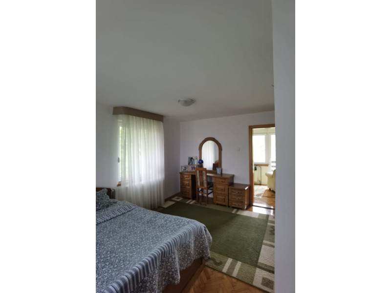 Недвижимость - Дома - Продаются два дома 178 и 56 кв.м., баня 40 кв.м.