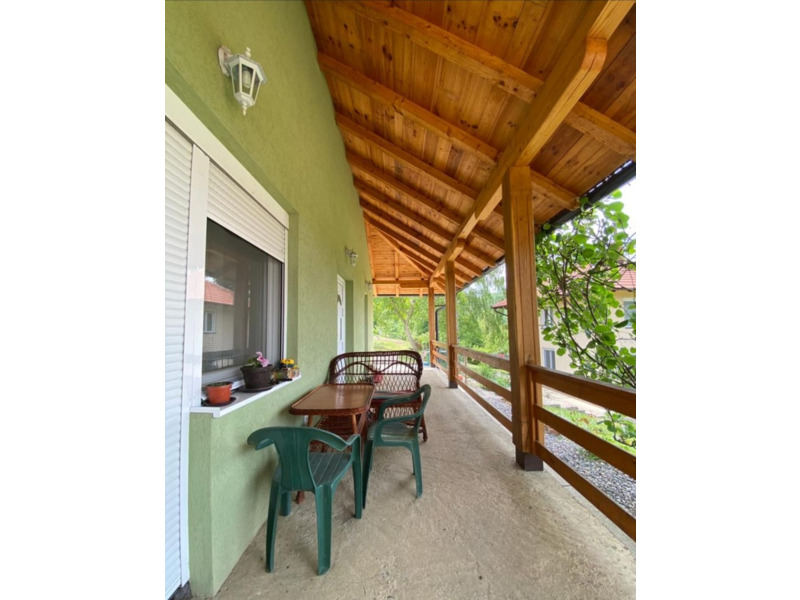 Недвижимость - Дома - Продаются два дома 178 и 56 кв.м., баня 40 кв.м.