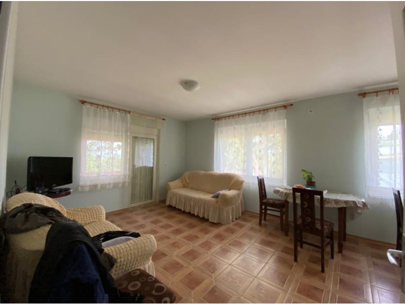 Недвижимость - Дома - Продаются два дома 178 и 56 кв.м., баня 40 кв.м.