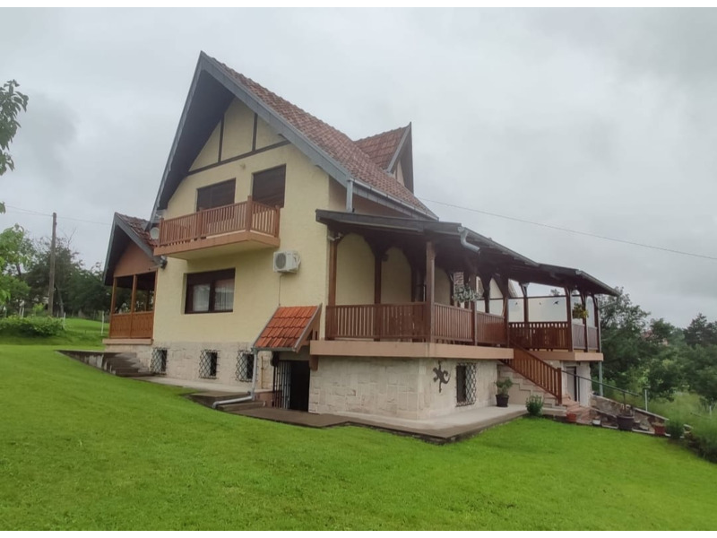 Недвижимость - Дома - Дом в стиле "Шале" 289 кв.м., участок 13 соток. 