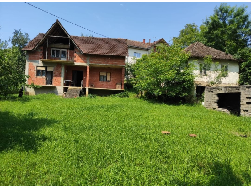 Недвижимость - Дома - 2 дома (44 и 148 кв.м.) на участок 26 соток.