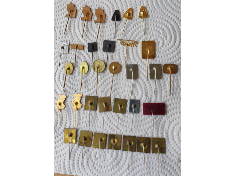 Хобби и отдых - Коллекционирование - Значки 69 штук: