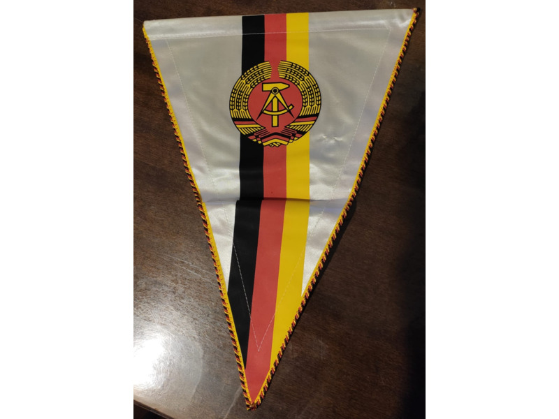 Хобби и отдых - Коллекционирование - Продаю вымпелы разных стран: