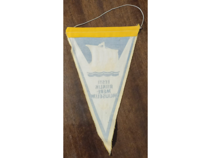 Хобби и отдых - Коллекционирование - Продаю вымпелы разных стран: