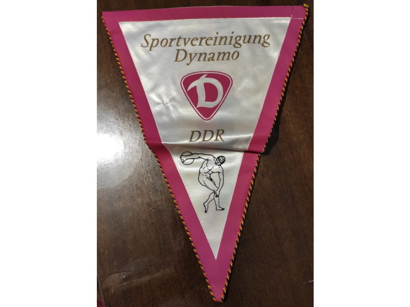 Хобби и отдых - Коллекционирование - Продаю вымпелы разных стран: