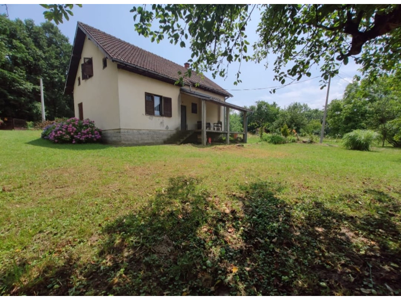 Недвижимость - Дома - Продаётся дом рядом с лесом