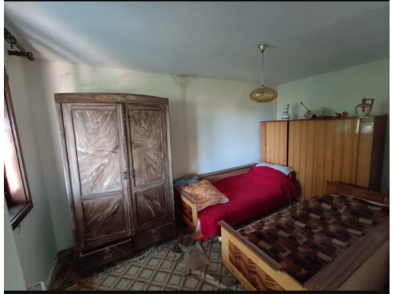 Недвижимость - Дома - Продаются 2 дома 91 и 52 кв.м., на горе, y леса.