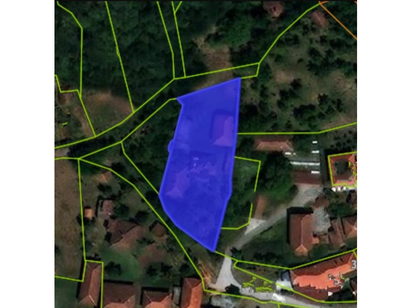 Недвижимость - Дома - Продаются 2 дома 91 и 52 кв.м., на горе, y леса.