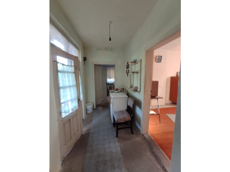 Недвижимость - Дома - Продаются 2 дома 91 и 52 кв.м., на горе, y леса.