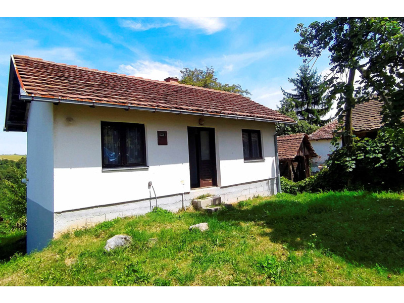 Недвижимость - Дома - Продам домик с земельным участком