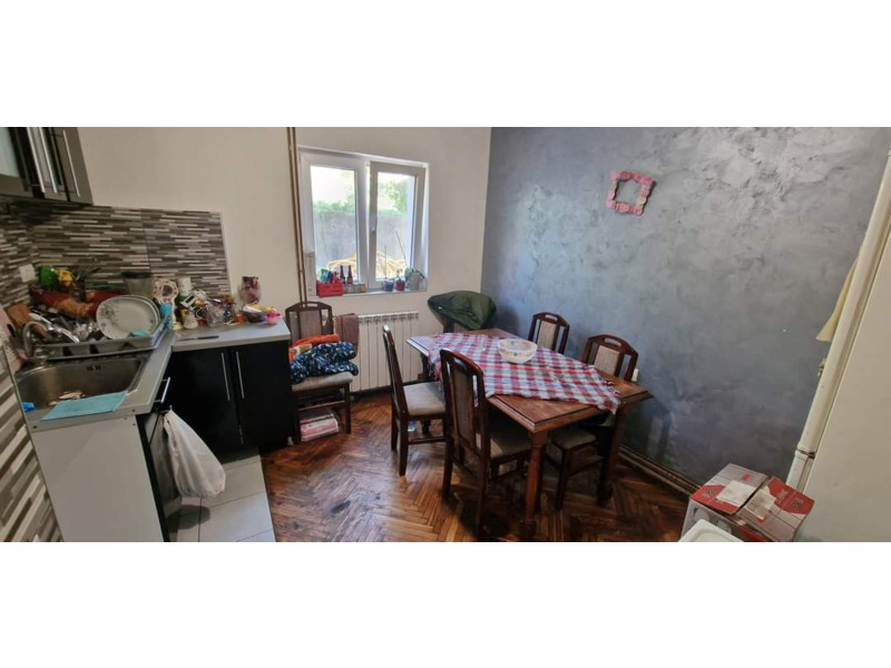 Недвижимость - Дома - Prodaja kuce i placa na glavnom putu