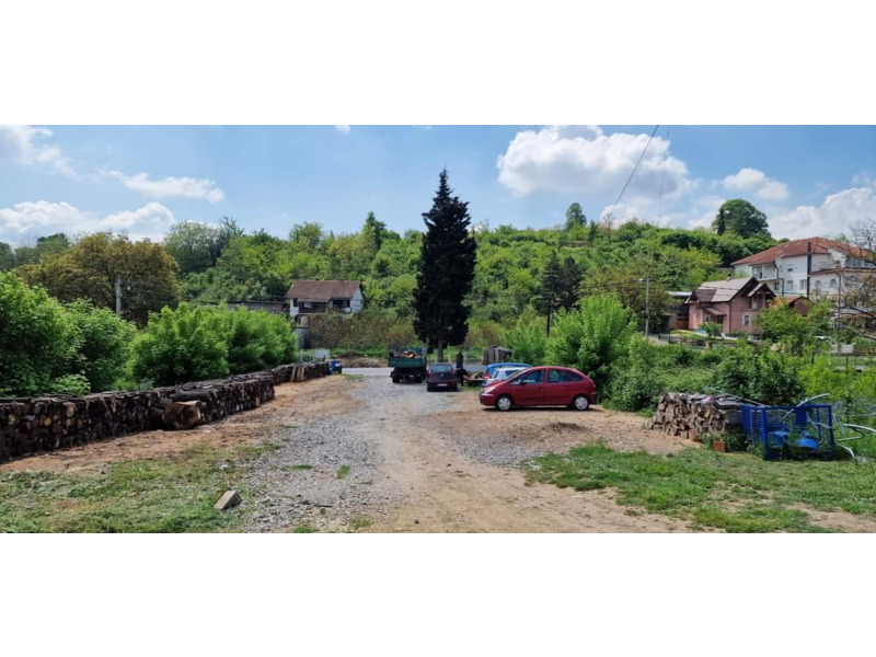 Недвижимость - Дома - Prodaja kuce i placa na glavnom putu