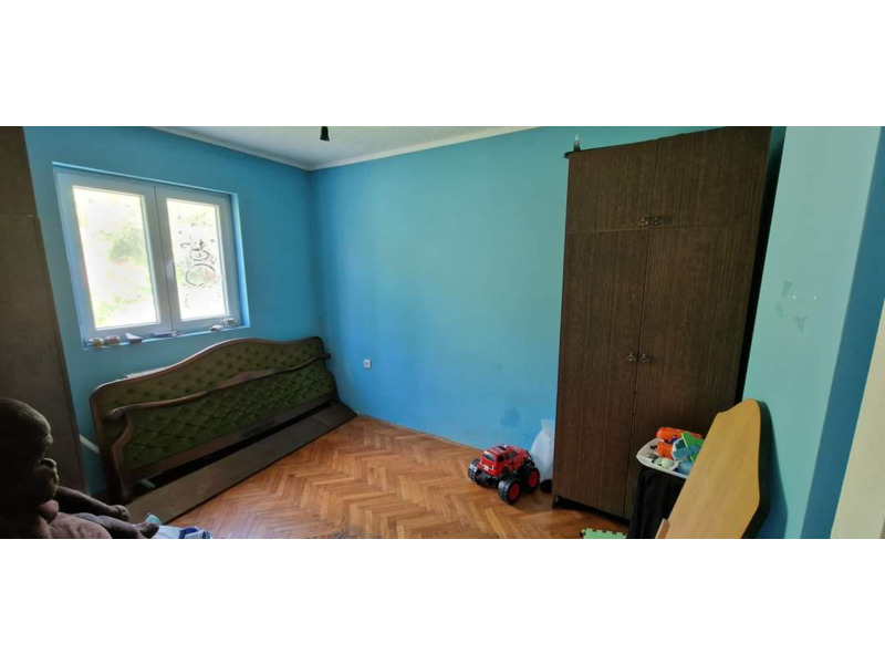 Недвижимость - Дома - Prodaja kuce i placa na glavnom putu