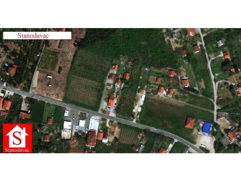 Недвижимость - Дома - Prodaja kuce i placa na glavnom putu