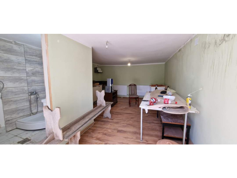 Недвижимость - Дома - Prodaja kuce i placa na glavnom putu