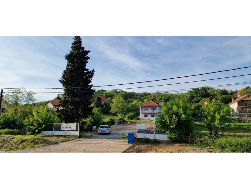 Недвижимость - Дома - Prodaja kuce i placa na glavnom putu