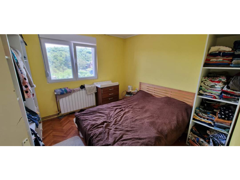 Недвижимость - Дома - Prodaja kuce i placa na glavnom putu