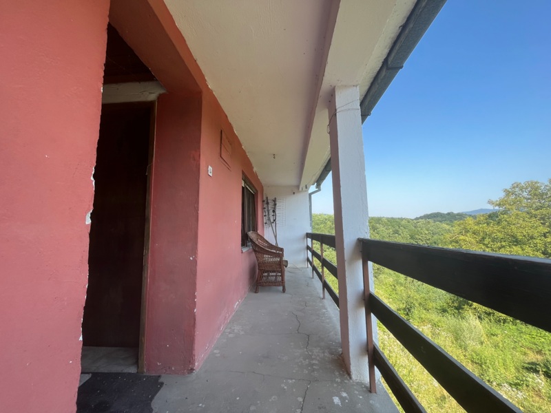 Недвижимость - Дома - Продается двухэтажный дом с большим участком