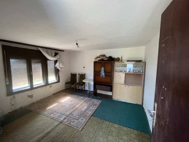 Недвижимость - Дома - Продается двухэтажный дом с большим участком