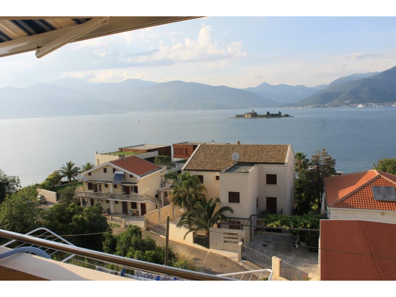 Недвижимость - Квартиры - Продается квартира в 50м от пляжа в Черногории