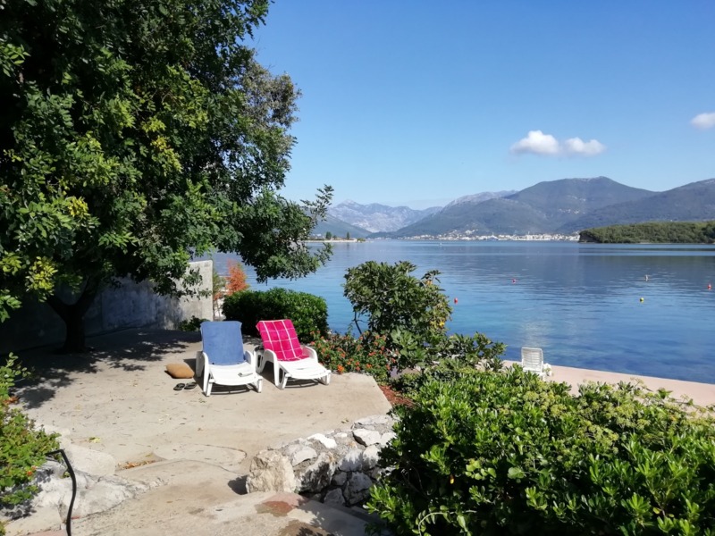 Недвижимость - Квартиры - Продается квартира в 50м от пляжа в Черногории