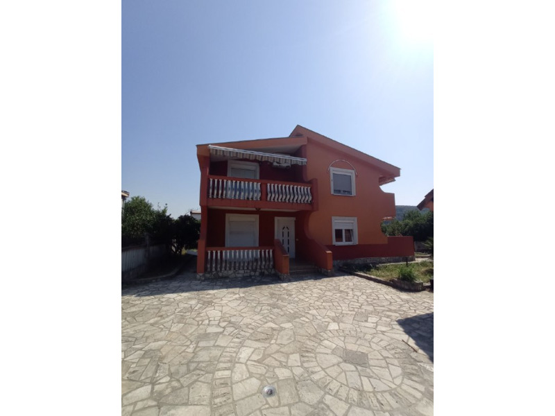 Недвижимость - Дома - Продается 2-этажный дом 220 м2 в Черногории (Бар)