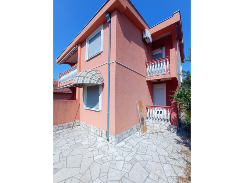 Недвижимость - Дома - Продается 2-этажный дом 220 м2 в Черногории (Бар)