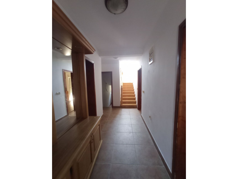 Недвижимость - Дома - Продается 2-этажный дом 220 м2 в Черногории (Бар)